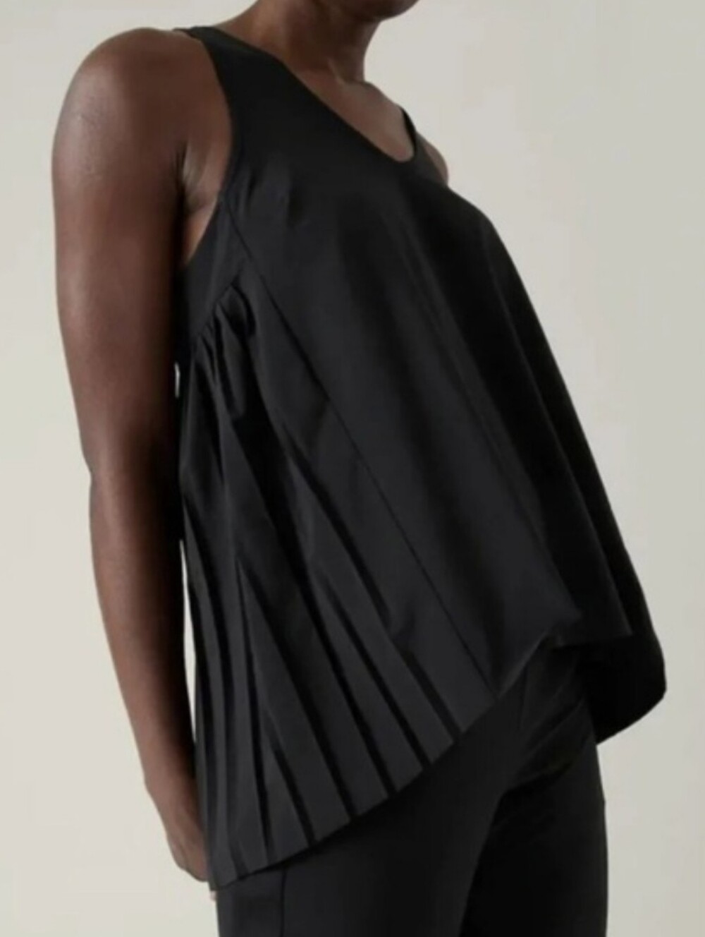Athleta Swing Forward Pleated Tank Black Size Large